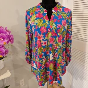 Vibrant Floral Women's Blouse Size M Good For Size L New With Tag